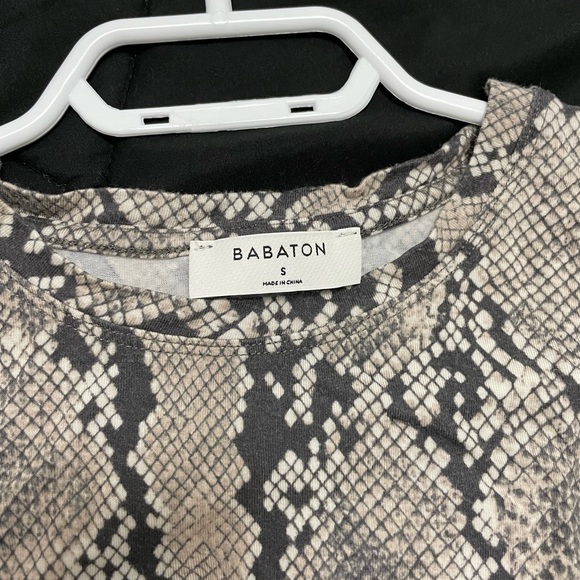 Babaton Everyday T-shirt - size small - Picture 5 of 6